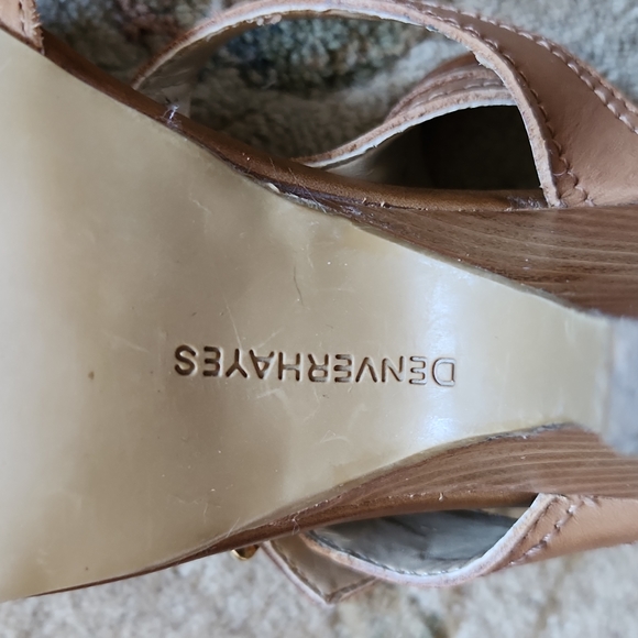 🎊HP🎊 Denver Hayes Wedge Style Heels Tan 7 - Picture 9 of 10